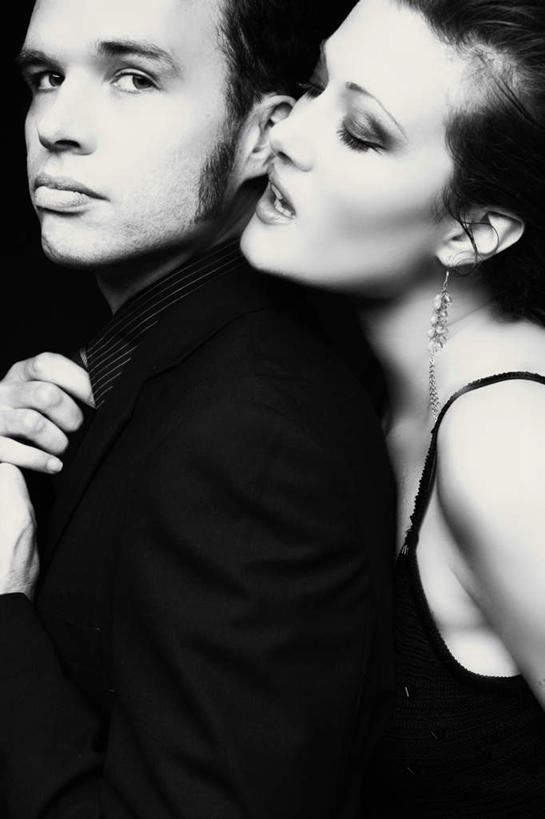 西方人,两个人,商务人士,商务男性,闭眼,竖图,室内,白天,侧面,衬衫,爱情,欧洲,欧洲人,黑色背景,套装,服装,装饰,浪漫,扭头,注视,休闲装,衣服,黑色,观察,看,张嘴,转头,休闲,温暖,温馨,休闲服,恩爱,恋人,摄影,服饰,影棚,观看,华丽,修饰,耳坠,点缀,和睦,察看,盼望,关注,商务装,张大嘴巴,工薪阶层,渴望,衬托,美观,雅致,雅观,渴想,巴望,男人,男性,年轻男性,年轻女性,女人,女性,白种人,情侣,白领,上班族,张开嘴,闭眼睛,闭着眼,闭着眼睛,半身,彩图,影棚拍摄,衬衣,拍摄,伴侣,融洽