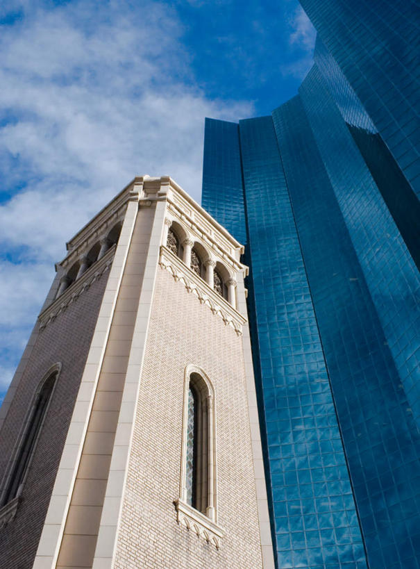 无人,教堂,竖图,室外,白天,仰视,度假,美景,城市风光,城市,美国,节日,景观,云,云朵,尖顶,云彩,文化,娱乐,蓝色,白云,蓝天,天空,天,祈祷,享受,休闲,健康,景色,放松,许愿,宗教,信仰,晴朗,纪念,祈求,北美,北美洲,基督教,天主教,美洲,信念,科罗拉多州,科罗拉多,首府,北亚美利加洲,亚美利加洲,百年州,丹佛,丹佛市,平安,晴空,彩图,低角度拍摄,大教堂,礼拜堂