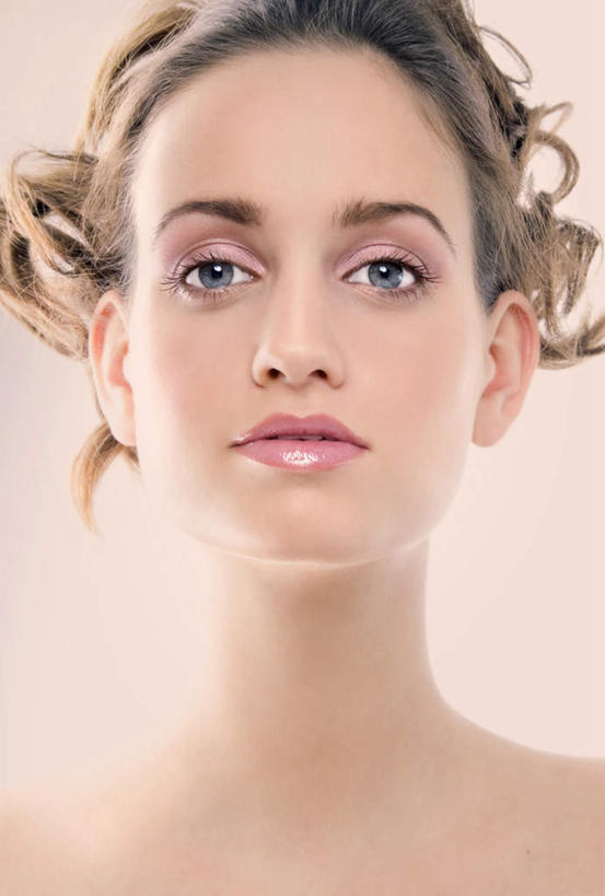 西方人,脸,头,脸颊,一个人,竖图,室内,白天,白色背景,正面,欧洲,欧洲人,仅一个年轻女性,仅一个女性,仅一个人,阴影,鲜艳,光线,影子,灯光,美丽,注视,漂亮,观察,看,美女,摄影,影棚,观看,察看,优美,关注,摩登,艳丽,斑斓,标致,瑰丽,娇艳,锦绣,娟秀,俊丽,奇丽,俏丽,时兴,秀丽,年轻女性,女人,女性,白种人,头部,脸部,脸蛋,面部,半身,彩图,影棚拍摄,拍摄