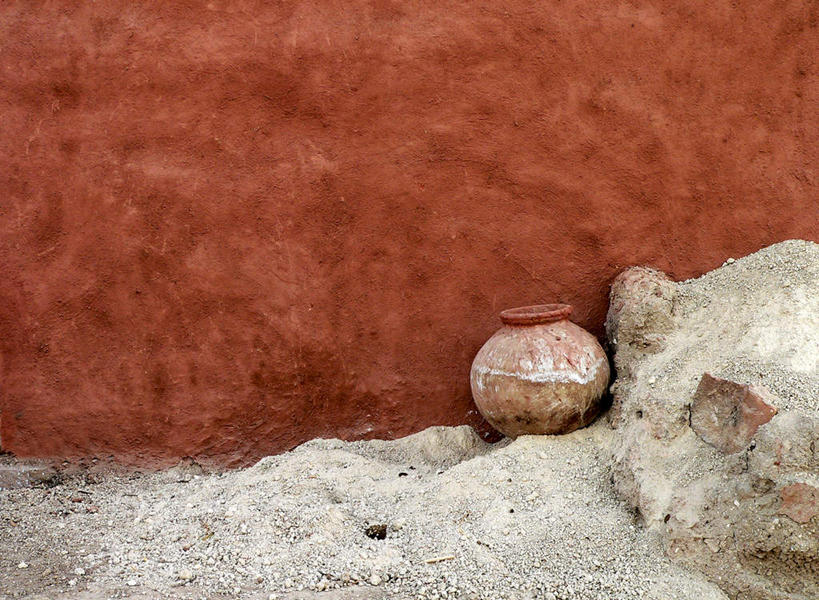 无人,横图,俯视,室外,特写,白天,静物,阴影,艺术,光线,沙子,影子,手工艺品,陶瓷,墙,陶瓷制品,文化,墙壁,墙面,一个,红色,阳光,工艺品,单个,粘土,高雅,手工艺,自信心,品位,彩图,高角度拍摄