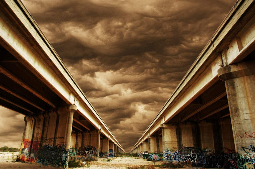 无人,横图,室外,白天,仰视,度假,美景,暴风雨,城市风光,城市,大桥,立交桥,桥梁,阴影,光线,影子,景观,乌云,云,云朵,高架,斜拉桥,桥,桥墩,天气,云彩,娱乐,水泥,天空,天,享受,休闲,景色,放松,彩图,低角度拍摄