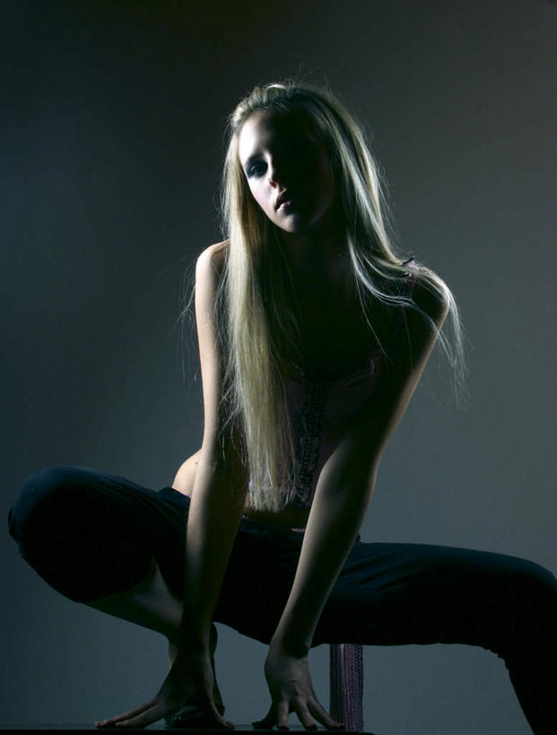 西方人,裸体,一个人,蹲,竖图,室内,白天,正面,性感,欧洲,欧洲人,仅一个年轻女性,仅一个女性,仅一个人,阴影,灰色背景,鲜艳,光线,影子,灯光,美丽,漂亮,摄影,影棚,优美,摩登,艳丽,斑斓,标致,瑰丽,娇艳,锦绣,娟秀,俊丽,奇丽,俏丽,时兴,秀丽,年轻女性,女人,女性,白种人,蹲着,半身,彩图,影棚拍摄,拍摄