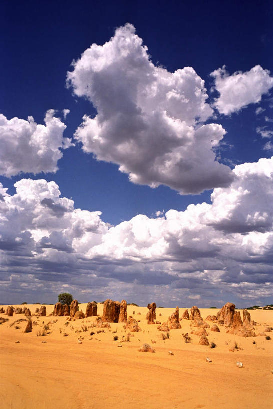 无人,竖图,室外,白天,正面,旅游,度假,石头,美景,沙漠,澳大利亚,阴影,透明,光线,石子,影子,景观,云,云朵,辉煌,云彩,娱乐,黄色,蓝色,白云,蓝天,天空,阳光,自然,天,享受,休闲,健康,景色,放松,活泼,晴朗,希望,暖色,自然风光,大洋洲,澳洲,光辉,南方大陆,澳大利亚联邦,光明,功名,轻快,西澳大利亚,西澳大利亚州,大漠,砂漠,石块,岩石,晴空,彩图