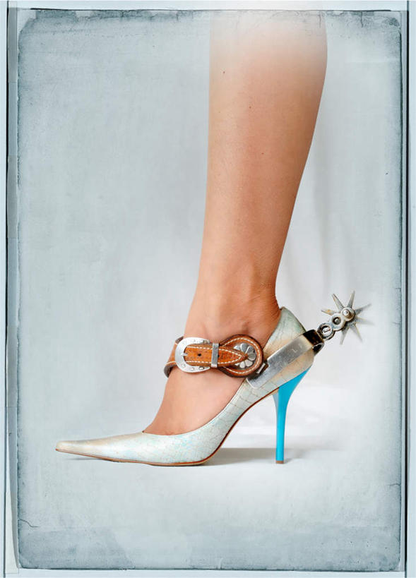 西方人,腿部,脚,腿,一个人,竖图,室内,特写,白天,侧面,高跟鞋,鞋子,欧洲,欧洲人,仅一个年轻女性,仅一个女性,仅一个人,一条,一个,一只,插入,单个,马刺,年轻女性,女人,女性,白种人,半身,彩图