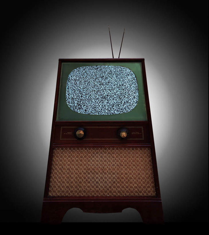 无人,竖图,室内,特写,白天,仰视,复古,天线,静物,阴影,陈旧,反射,影子,墙,文化,墙壁,墙面,电视柜,文明,电视机,彩图,低角度拍摄