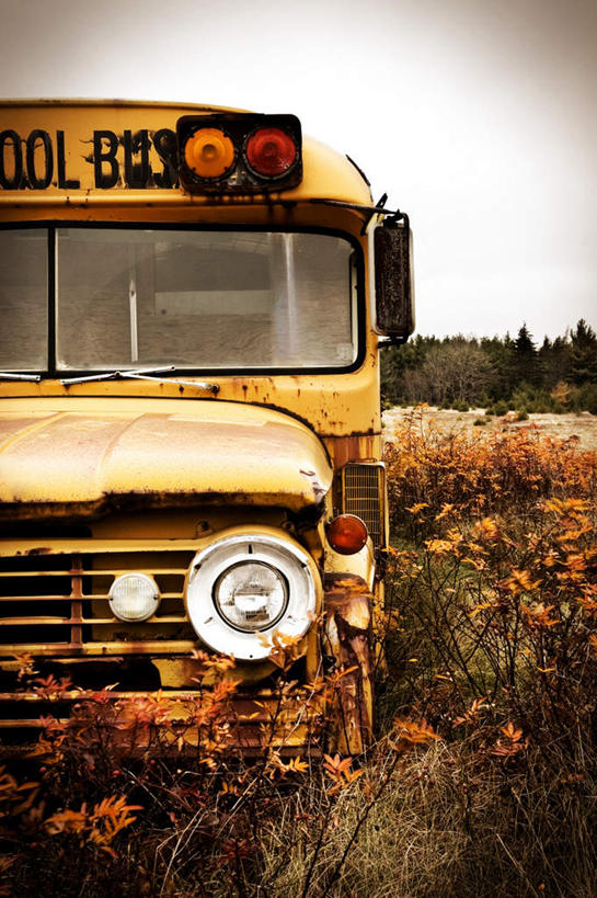 无人,竖图,室外,白天,正面,旅游,度假,美景,卡车,汽车,一辆,阴影,朦胧,模糊,生锈,光线,影子,景观,娱乐,车,阳光,自然,黄昏,交通工具,享受,休闲,景色,放松,停放,腐蚀,侵蚀,自然风光,载具,腐化,薄暮,锈迹斑斑,彩图,傍晚