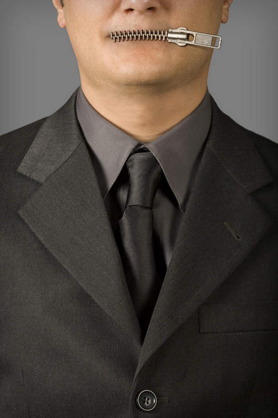 西方人,一个人,商务人士,商务男性,站,竖图,室内,特写,白天,正面,衬衫,欧洲,欧洲人,仅一个男性,仅一个人,关闭,连接,阴影,灰色背景,组合,套装,反射,影子,仅一个年轻男性,站着,摄影,拉链,影棚,链接,五金,紧固,封闭,拼接,拼凑,商务装,工薪阶层,拼合,凑集,聚合,撮合,链结,牢固,封锁,男人,男性,年轻男性,白种人,白领,上班族,站立,半身,彩图,影棚拍摄,衬衣,拍摄