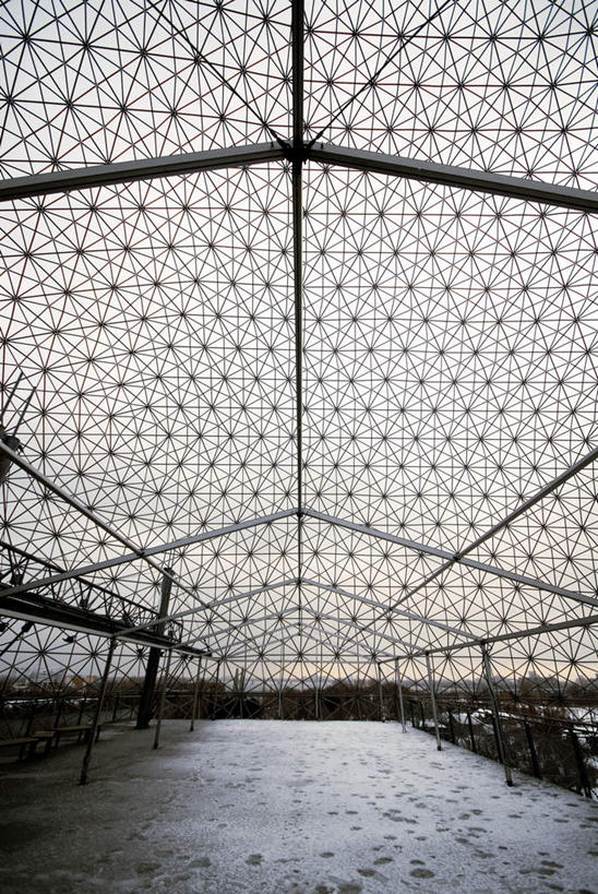 无人,竖图,室内,特写,白天,正面,雪,大雪,天花板,金属制品,雕塑,加拿大,形状,艺术,装饰,金属,雕刻,雕像,三角形,冰,积雪,雪景,冬季,冬天,仓库,工艺品,寒冷,纪念,美术,北美,北美洲,冰雕,主题,美洲,陈列,功能,美学,北亚美利加洲,亚美利加洲,严寒,形态,外形,魁北克省,蒙特利尔,蒙特利尔市,蒙特娄,圣人之城,彩图