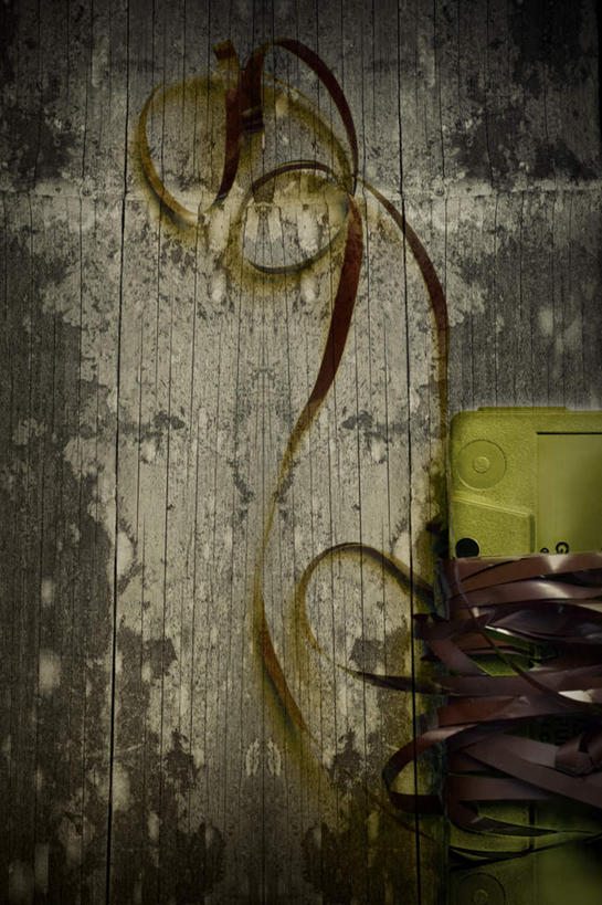 无人,竖图,插画,室内,特写,白天,正面,数码,数据,科技,阴影,网络,信息,高光,几何,计算机图形,合成,图画,破坏,存储介质,破损,画,肮脏,磁带,卡带,录音带,损坏,存储,电脑合成图,数码合成图,漫画,邋遢,写实,具体,具象,紧凑音频盒带,卡式录音带,龌龊,污秽,彩图