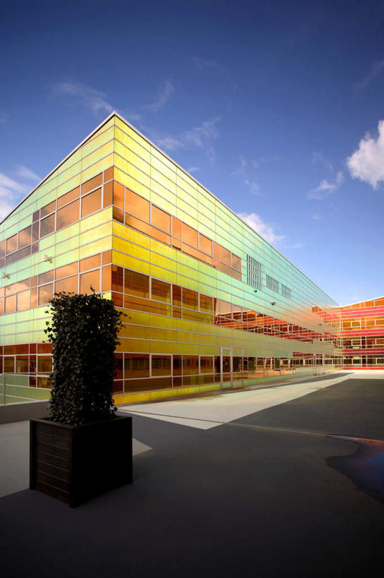 无人,高楼大厦,竖图,室外,白天,仰视,度假,美景,窗户,城市风光,城市,大厦,建筑,摩天大楼,繁华,墙,景观,云,云朵,云彩,娱乐,玻璃窗,墙壁,墙面,蓝色,白云,蓝天,天空,天,享受,休闲,景色,放松,晴朗,富贵,灯火辉煌,繁荣,荣华,火树银花,灯烛辉煌,晴空,彩图,低角度拍摄,大楼,高层建筑,高楼,摩天楼