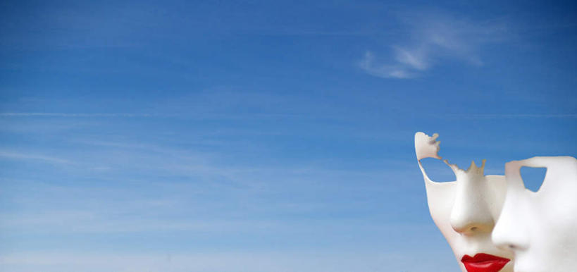 无人,横图,室外,白天,仰视,阴影,光线,面具,影子,云,云朵,云彩,一个,红色,蓝色,白色,白云,蓝天,天空,阳光,天,晴朗,单个,嘴唇,晴空,彩图,低角度拍摄