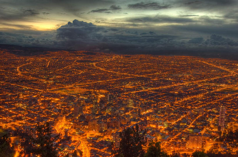 无人,家,横图,俯视,航拍,室外,白天,旅游,度假,美景,日落,窗户,门,房屋,墙,屋顶,屋子,景观,晚霞,霞光,云,云朵,落日,云彩,顶棚,娱乐,楼房,玻璃窗,墙壁,墙面,住宅,蓝色,白云,蓝天,天空,自然,黄昏,门框,天,享受,休闲,景色,彩霞,放松,晴朗,鸟瞰,自然风光,灯火辉煌,夕照,火树银花,灯烛辉煌,晴空,夕阳,彩图,高角度拍摄,房子,斜阳