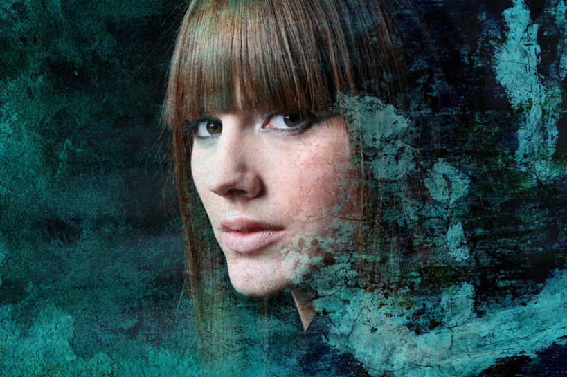 西方人,脸,头,眼睛,脸颊,眉毛,睫毛,头发,一个人,站,横图,室内,特写,白天,侧面,欧洲,欧洲人,瞳孔,仅一个年轻女性,仅一个女性,仅一个人,蓝色背景,扭头,注视,蓝色,观察,看,站着,转头,金色,眼部,摄影,影棚,观看,察看,关注,刘海,年轻女性,女人,女性,白种人,头部,睫,脸部,脸蛋,眉,面部,眼,眼睫毛,眼眉,站立,半身,彩图,影棚拍摄,拍摄,眼眉毛