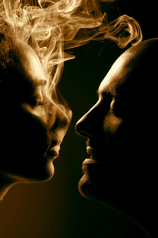 西方人,脸,头,脸颊,秃头,两个人,夫妻,闭眼,竖图,室内,特写,白天,侧面,爱情,欧洲,欧洲人,黑色背景,围绕,烟雾,浪漫,娱乐,相视,张嘴,享受,休闲,面对面,恩爱,放松,恋人,摄影,影棚,缭绕,对视,毒品,相对,张大嘴巴,旋绕,相看,萦绕,回绕,福寿膏,男人,男性,女人,女性,中年男性,中年女性,白种人,头部,光头,无发,脸部,脸蛋,面部,夫妇,情侣,张开嘴,闭眼睛,闭着眼,闭着眼睛,半身,彩图,影棚拍摄,拍摄,伴侣