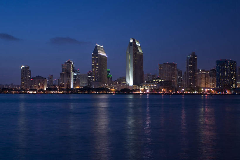 无人,高楼大厦,横图,室外,夜晚,正面,度假,湖,湖泊,美景,水,城市风光,城市,大厦,建筑,路灯,摩天大楼,照明,美国,波纹,湖面,景观,水流,水面,建筑群,灯光,娱乐,建设,灯,蓝色,蓝天,水纹,天空,波浪,湖水,天,享受,休闲,景色,放松,晴朗,照亮,北美,北美洲,照明设备,加利福尼亚,美洲,加州,圣地亚哥,加利福尼亚州,万里无云,金州,黄金州,圣地牙哥,圣迭戈,北亚美利加洲,亚美利加洲,晴空,晴空万里,彩图,大楼,高层建筑,高楼,摩天楼