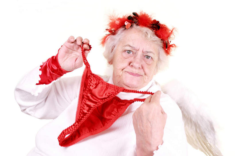 西方人,一个人,站,举,横图,室内,白天,白色背景,正面,兴奋,热情,欧洲,欧洲人,仅一个女性,仅一个人,花环,开放,注视,红色,观察,看,托,站着,健康,温暖,奔放,活力,积极,激情,摄影,仅一个老年女性,朝气,影棚,观看,暖色,吉祥,察看,丁字裤,生命,关注,饱满,革命,热烈,赤色,充实,斗志,喜气,主动,老年女性,女人,女性,白种人,举起,举手,举着,向上举,向上伸,向上托,站立,半身,彩图,影棚拍摄,欢乐,拍摄