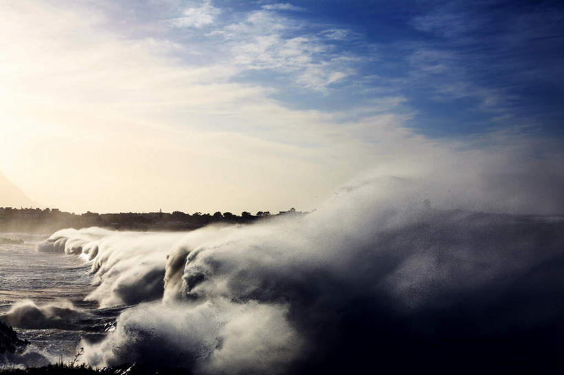 无人,横图,室外,白天,正面,旅游,度假,海浪,海洋,美景,标志建筑,地标,建筑,意大利,欧洲,阴影,光线,影子,景观,浪花,云,云朵,云彩,娱乐,建设,黄色,蓝色,白云,蓝天,天空,阳光,自然,海水,天,享受,休闲,旅游胜地,景色,放松,晴朗,汹涌,西西里,南欧,自然风光,海景,意大利共和国,西西里岛,伤害,澎湃,磅礴,危险,大海,风浪,海,海水的波动,近岸浪,涌浪,晴空,彩图