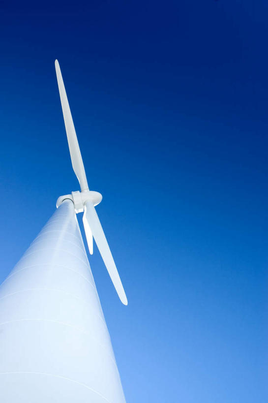 无人,竖图,室内,白天,仰视,农业,风力发电机,风车,阴影,环保,电力,光线,影子,旋转,设备,蓝色,蓝天,天空,阳光,天,发电,机械,工业,能源,晴朗,资源,风力机,利用,低碳,万里无云,风力发电,晴空,晴空万里,彩图,低角度拍摄