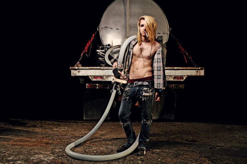 西方人,一个人,站,横图,室内,白天,正面,欧洲,欧洲人,仅一个年轻女性,仅一个女性,仅一个人,服装,休闲装,衣服,拖车,站着,休闲,休闲服,服饰,年轻女性,女人,女性,白种人,站立,彩图,全身