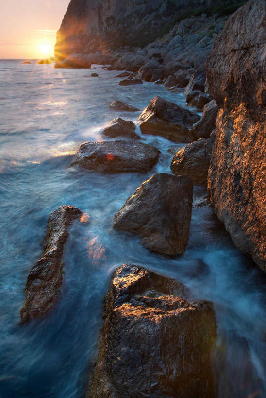 无人,竖图,俯视,室外,白天,旅游,度假,海浪,海洋,石头,美景,日落,水,太阳,欧洲,乌克兰,阴影,波纹,飞溅,溅,光线,石子,液体,影子,景观,浪花,水滴,晚霞,霞光,落日,娱乐,水珠,水纹,阳光,自然,海水,黄昏,波浪,享受,休闲,景色,彩霞,放松,喷洒,自然风光,海景,东欧,乌克兰共和国,夕照,大海,风浪,海,海水的波动,近岸浪,石块,岩石,涌浪,夕阳,彩图,高角度拍摄,斜阳