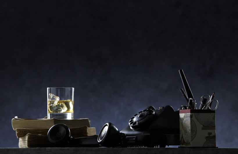 无人,打电话,横图,室内,白天,正面,杯子,电话,书籍,一堆,许多,堆叠,堆积,笔,办公用品,通讯设备,玻璃制品,盒子,文具,一个,话筒,容器,水杯,学习用品,电话线,单个,储藏,堆,文具用品,储存,笔盒,交流,玻璃杯,电话机,书,图书,沟通,通话,彩图,贮存