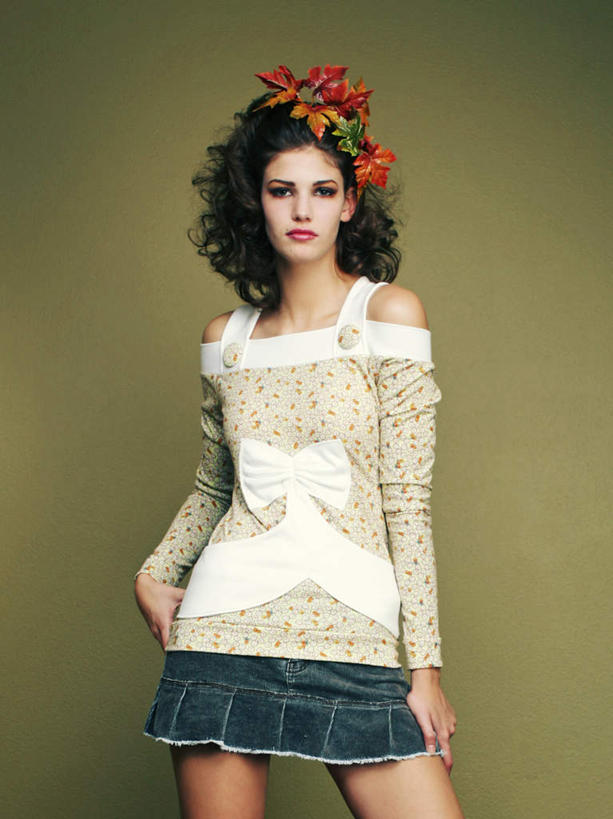 西方人,一个人,站,竖图,室内,白天,正面,性感,欧洲,欧洲人,仅一个年轻女性,仅一个女性,仅一个人,灰色背景,服装,装饰,鲜艳,美丽,休闲装,漂亮,衣服,站着,休闲,休闲服,摄影,服饰,影棚,华丽,修饰,点缀,优美,摩登,苗条,艳丽,衬托,美观,雅致,雅观,斑斓,标致,瑰丽,娇艳,锦绣,娟秀,俊丽,奇丽,俏丽,时兴,修长,秀丽,年轻女性,女人,女性,白种人,站立,半身,彩图,影棚拍摄,拍摄