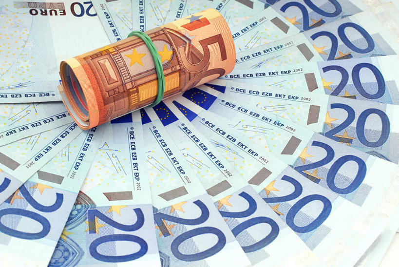 无人,横图,俯视,室内,白天,钱,一排,许多,盘绕,整齐,环绕,围绕,钱币,很多,环抱,排列,卷起,钞票,金融,纸币,缭绕,经济,队列,流通,纸钞,贸易,货币,现金,彩图,高角度拍摄