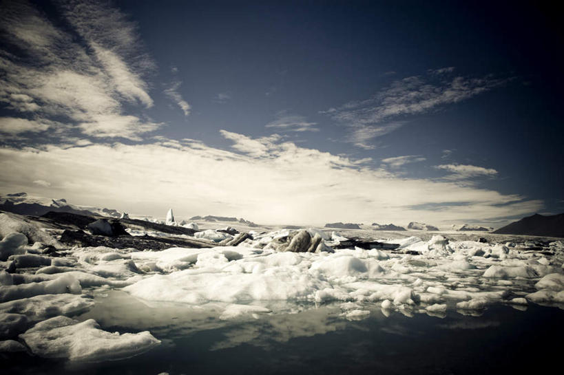 无人,横图,室外,白天,正面,旅游,度假,北极,湖,湖泊,美景,水,雪,大雪,阴影,光线,影子,地平线,湖面,积雪,景观,水流,水面,雪景,云,云朵,冬季,冬天,辽阔,地面,云彩,娱乐,蓝色,白云,蓝天,天空,阳光,自然,湖水,天,享受,休闲,广阔,景色,放松,寒冷,晴朗,一望无际,自然风光,冻结,延伸,天地相交,严寒,北极地区,北极区,北极圈,无边无际,一马平川,晴空,彩图