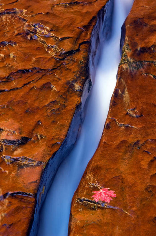 无人,竖图,俯视,室外,白天,旅游,度假,河流,石头,美景,水,石子,河水,景观,水流,娱乐,小溪,自然,溪水,享受,休闲,景色,放松,自然风光,石块,岩石,彩图,高角度拍摄