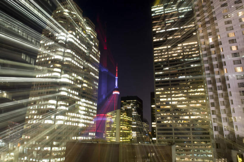 无人,高楼大厦,横图,室外,夜晚,仰视,度假,办公楼,美景,城市风光,城市,大厦,建筑,路灯,摩天大楼,写字楼,照明,加拿大,景观,灯光,娱乐,灯,楼宇,享受,休闲,商务楼,景色,放松,照亮,北美,北美洲,照明设备,美洲,电视塔,多伦多,省会,北亚美利加洲,亚美利加洲,加拿大多伦多电视塔,加拿大国家电视塔,CN电视塔,安大略省,安省,北方好莱坞,多伦多市,西恩塔,彩图,低角度拍摄,大楼,高层建筑,高楼,摩天楼