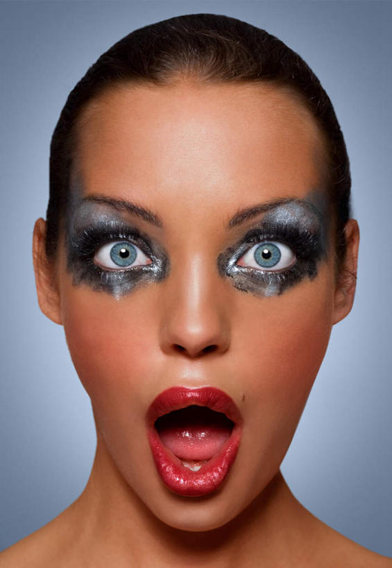 西方人,脸,头,眼睛,鼻子,嘴,耳朵,脸颊,眉毛,睫毛,一个人,竖图,室内,特写,白天,正面,欧洲,欧洲人,瞳孔,仅一个年轻女性,仅一个女性,仅一个人,阴影,惊讶,反射,影子,注视,彩妆,观察,看,张嘴,眼影,眼部,观看,惊奇,察看,关注,张大嘴巴,烟熏妆,诧异,年轻女性,女人,女性,白种人,头部,鼻,鼻孔,耳,耳部,睫,口,口腔,脸部,脸蛋,眉,面部,眼,眼睫毛,眼眉,嘴巴,嘴唇,张开嘴,半身,彩图,眼眉毛