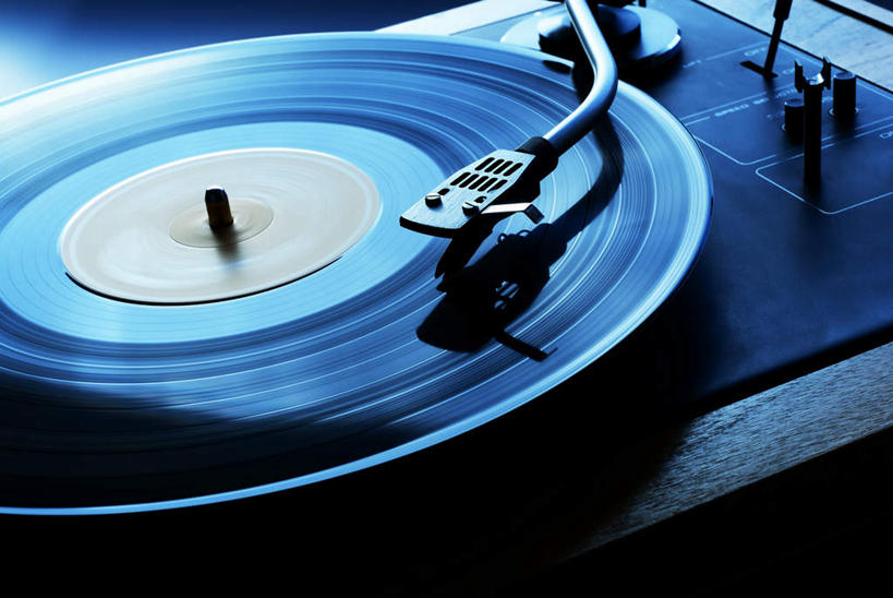 无人,横图,室内,特写,白天,正面,陶醉,快乐,复古,静物,阴影,陈旧,反射,影子,唱片,音乐,音乐播放器,享受,家用电器,留声机,唱片机,彩图,播放器,沉醉