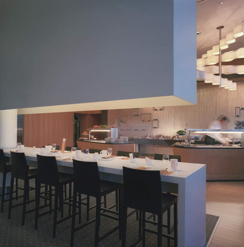 无人,客厅,酒吧,竖图,室内,白天,正面,家具,装修,桌子,建筑,酒店,椅子,欧式,一排,许多,阴影,整齐,装饰,光线,影子,灯光,很多,豪华,建设,现代,装潢,排列,室内装潢,样板房,明亮,起居室,舒适,家居装潢,队列,房屋设计,地中海风格,古典风格,简约风格,室内设计,宽敞,自助餐厅,样板房装潢,客堂,设计,彩图,酒吧间,酒馆