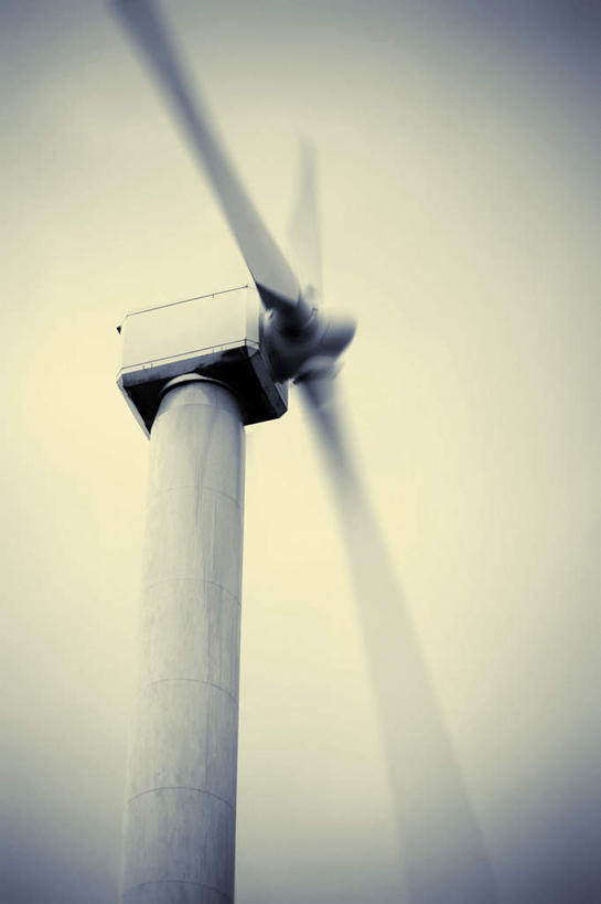 无人,竖图,室外,白天,仰视,度假,农业,风力发电机,美景,城市风光,城市,风车,阴影,环保,朦胧,模糊,电力,光线,影子,景观,娱乐,设备,一个,阳光,享受,休闲,发电,机械,景色,放松,工业,能源,单个,资源,风力机,利用,低碳,风力发电,彩图,低角度拍摄