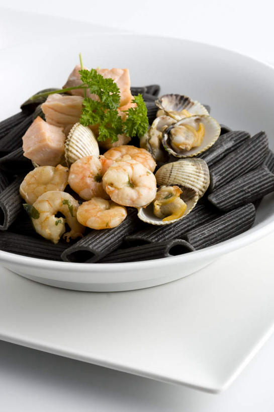 海鲜,无人,竖图,俯视,室内,白天,餐具,许多,阴影,光线,碟子,盘,影子,陶瓷,灯光,西芹,调味,虾仁,香料,佐料,陶瓷制品,牡蛎,肉桂,很多,水产,海洋生物,一个,盘子,容器,碟,碗,单个,储藏,生蚝,配料,储存,水生动物,海产品,水生物,桂皮,海底动物,作料,官桂,牡桂,筒桂,香桂,玉桂,彩图,高角度拍摄,贮存