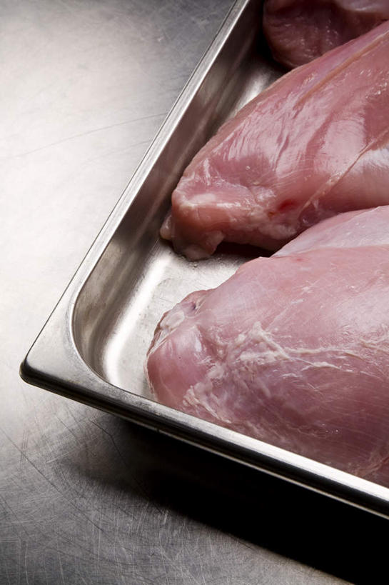 无人,竖图,俯视,室内,特写,白天,静物,托盘,金属制品,两块,金属,鸡肉,肉,肉类,肉食,火鸡肉,彩图,高角度拍摄
