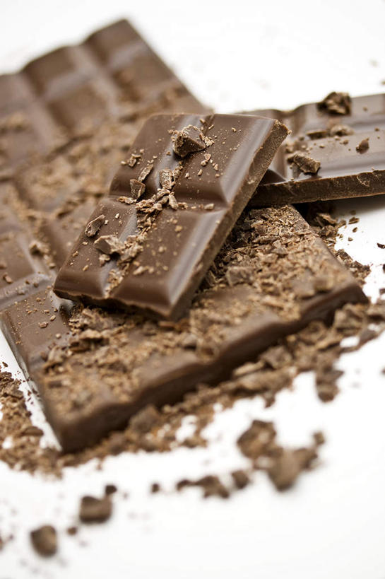 无人,竖图,俯视,室内,特写,白天,静物,朦胧,模糊,食品,糖,糖果,甜点,甜品,棕色,破坏,破损,食物,甜食,巧克力,朱古力,碎片,损坏,彩图,高角度拍摄