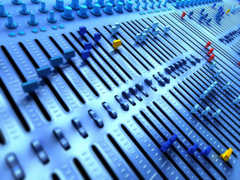 无人,横图,俯视,室内,白天,金属制品,敲打,金属,唱片,音乐,设备,输入,黄色,红色,蓝色,打字,点击,敲击,录音,调音台,音频设备,按键,彩图,高角度拍摄