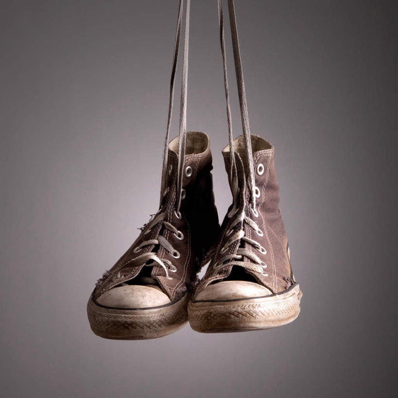 无人,方图,室内,特写,白天,正面,静物,鞋子,一双,吊挂,悬挂,灰色背景,挂,摄影,影棚,帆布鞋,休闲鞋,彩图,影棚拍摄,拍摄