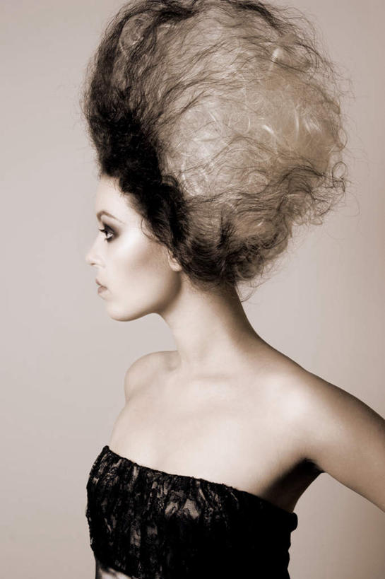 西方人,脸,头,脸颊,一个人,竖图,室内,特写,白天,侧面,裙子,欧洲,欧洲人,仅一个年轻女性,仅一个女性,仅一个人,灰色背景,连衣裙,注视,抹胸,观察,看,摄影,影棚,观看,察看,关注,抹胸裙,年轻女性,女人,女性,白种人,头部,脸部,脸蛋,面部,半身,彩图,影棚拍摄,拍摄