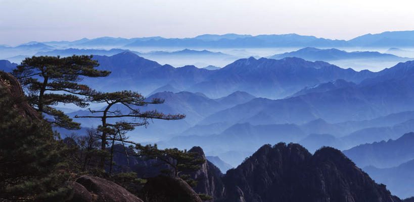 无人,横图,全景,室外,白天,正面,旅游,度假,美景,山,山脉,天际线,植物,松树,中国,亚洲,景观,山峰,凌晨,山峦,清晨,娱乐,树,树木,绿色,天空,自然,群山,天,享受,休闲,景色,放松,生长,成长,早晨,自然风光,坚定,东亚,安徽,安徽省,中华人民共和国,华东地区,省会,长寿,皖,贞洁,彩图