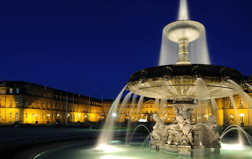 无人,家,横图,室外,夜晚,正面,度假,美景,水,城市风光,城市,喷泉,德国,欧洲,飞溅,溅,液体,房屋,屋子,景观,水滴,文化,娱乐,楼房,住宅,水珠,蓝色,蓝天,天空,天,品味,享受,休闲,景色,放松,晴朗,西欧,喷洒,水景,斯图加特,万里无云,德意志联邦共和国,美观,灯火辉煌,州府,巴登.符腾堡,巴登.符腾堡州,巴符州,火树银花,灯烛辉煌,设计,晴空,晴空万里,彩图,房子