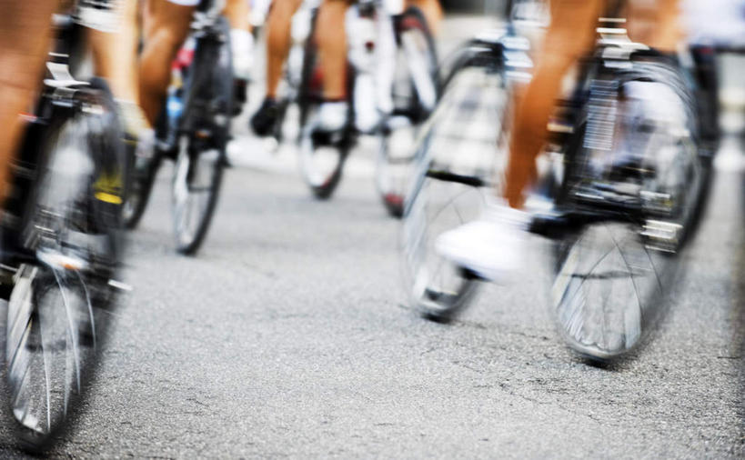 西方人,横图,俯视,室外,白天,锻炼,快乐,比赛,运动,竞争,自行车,欧洲,欧洲人,许多,朦胧,模糊,很多,许多人,娱乐,车,脚踏车,交通工具,驾驶,行驶,一群人,休闲,操纵,快速,控制,体育运动,载具,操控,快捷,把持,疾速,倏地,体育,白种人,半身,彩图,高角度拍摄,健身