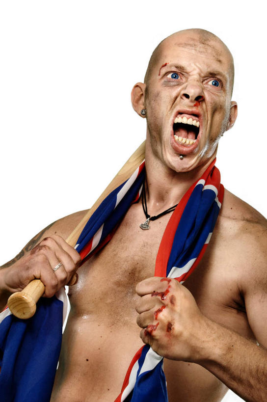 西方人,一个人,运动员,竖图,室内,白天,白色背景,正面,项链,欧洲,欧洲人,仅一个男性,仅一个人,一根,一条,握,装饰,棒球棒,拿,拿着,注视,装饰品,仅一个年轻男性,饰品,首饰,观察,看,张嘴,握着,摄影,影棚,观看,华丽,修饰,点缀,察看,疯狂,关注,张大嘴巴,叫喊,衬托,美观,雅致,雅观,男人,男性,年轻男性,白种人,张开嘴,体育运动员,运动选手,半身,彩图,影棚拍摄,拍摄