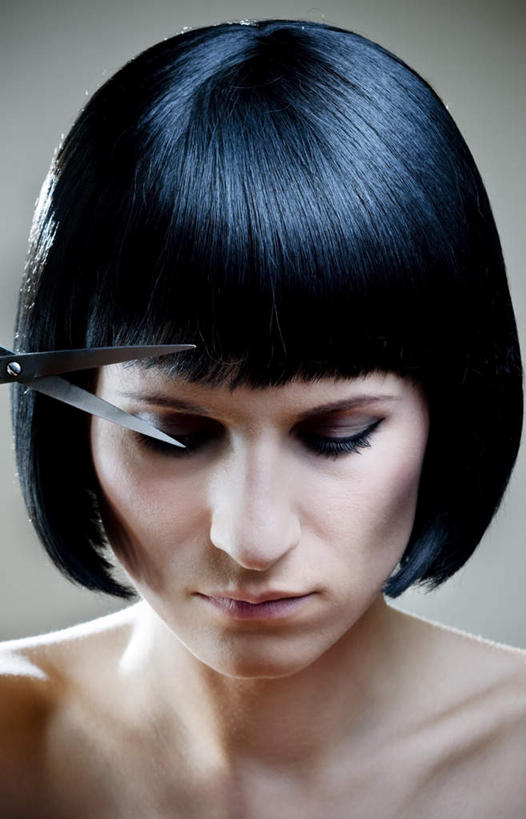 西方人,头发,一个人,模特,闭眼,竖图,室内,特写,白天,正面,欧洲,欧洲人,仅一个年轻女性,仅一个女性,仅一个人,一把,修剪,灰色背景,整齐,工具,剪刀,黑色,摄影,影棚,剪发,裁剪,剪子,剪裁,切割,刘海,尤物,年轻女性,女人,女性,白种人,发型,模特儿,闭眼睛,闭着眼,闭着眼睛,半身,彩图,影棚拍摄,拍摄,佳丽,丽人,美人