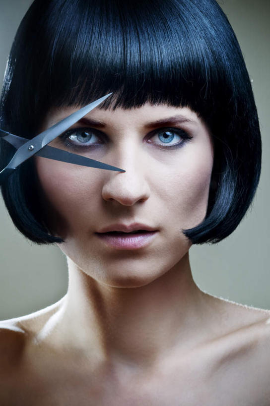 西方人,头发,一个人,模特,竖图,室内,特写,白天,正面,欧洲,欧洲人,仅一个年轻女性,仅一个女性,仅一个人,一把,握,修剪,灰色背景,整齐,工具,剪刀,拿,拿着,注视,黑色,观察,看,握着,摄影,影棚,观看,剪发,裁剪,察看,剪子,剪裁,切割,关注,刘海,尤物,年轻女性,女人,女性,白种人,发型,模特儿,半身,彩图,影棚拍摄,拍摄,佳丽,丽人,美人