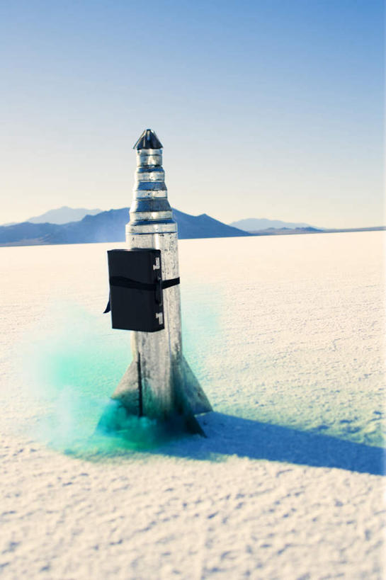 无人,竖图,全景,室外,白天,正面,火箭,航天,科技,美景,山,山脉,天际线,阴影,光线,科学,影子,景观,山峰,烟雾,山峦,一个,天空,阳光,自然,群山,天,景色,运输,单个,自然风光,载具,盐滩,彩图