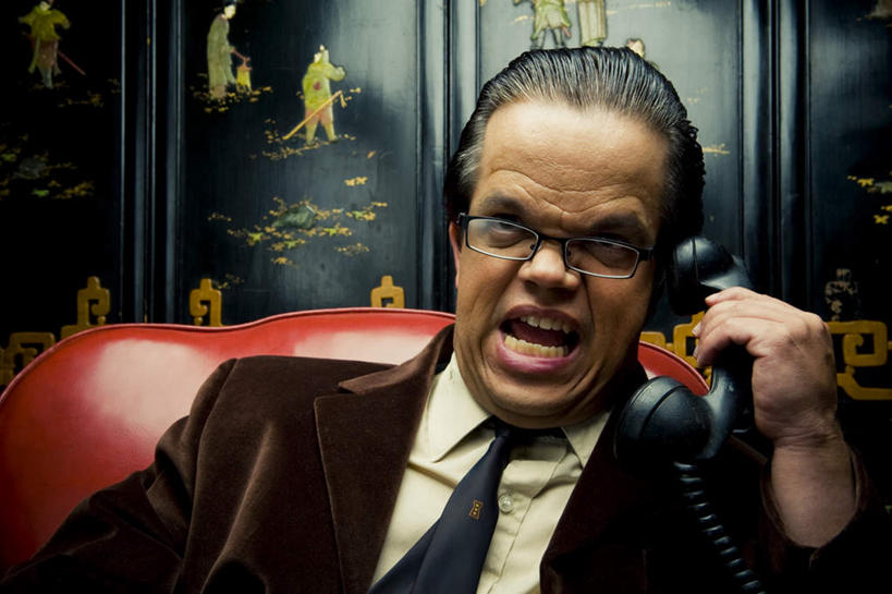 西方人,脸,头,脸颊,一个人,商务人士,病人,商务男性,打电话,横图,室内,白天,正面,衬衫,沙发,电话,欧洲,欧洲人,仅一个男性,仅一个人,一副,套装,木制,眼镜,墙,注视,通讯设备,墙壁,墙面,仅一个年轻男性,一个,红色,话筒,木制品,观察,看,电话线,单个,观看,察看,关注,商务装,残疾,残疾人,近视眼镜,工薪阶层,伤残,一部,残障,弱势群体,侏儒,交流,男人,男性,年轻男性,白种人,头部,脸部,脸蛋,面部,白领,患者,就医者,上班族,电话机,沟通,通话,半身,彩图,衬衣,皮沙发