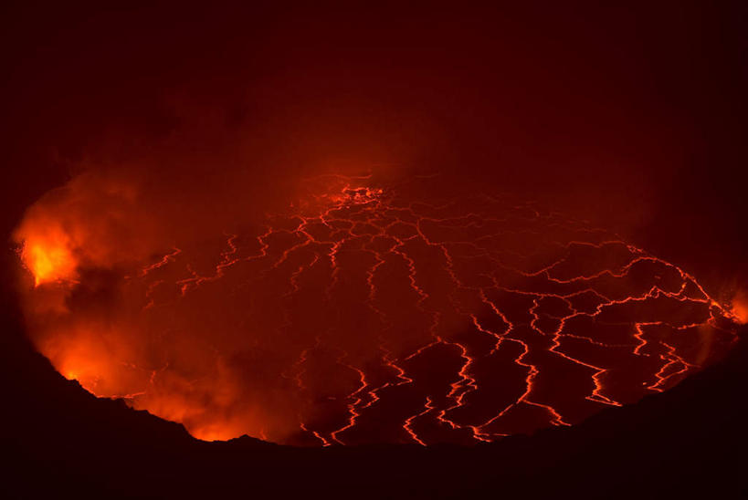 无人,横图,俯视,室内,白天,湖,湖泊,火山,美景,水,非洲,卢旺达,围绕,湖面,景观,水流,水面,烟雾,红色,自然,湖水,景色,熔岩,缭绕,自然风光,爆发,旋绕,熔化,阿非利加洲,萦绕,溶化,熔解,消溶,卢旺达共和国,回绕,活火山,死火山,休眠火山,彩图,高角度拍摄