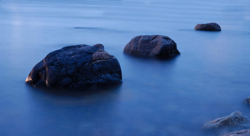 无人,横图,俯视,室外,白天,旅游,度假,海浪,海洋,礁石,石头,美景,雾,加拿大,阴影,朦胧,模糊,反射,石子,影子,景观,浪花,娱乐,三个,自然,海水,享受,休闲,景色,放松,迷雾,北美,北美洲,自然风光,美洲,海景,北亚美利加洲,亚美利加洲,纽芬兰,纽芬兰省,大海,风浪,海,海水的波动,礁,近岸浪,石块,岩石,涌浪,大雾,彩图,高角度拍摄